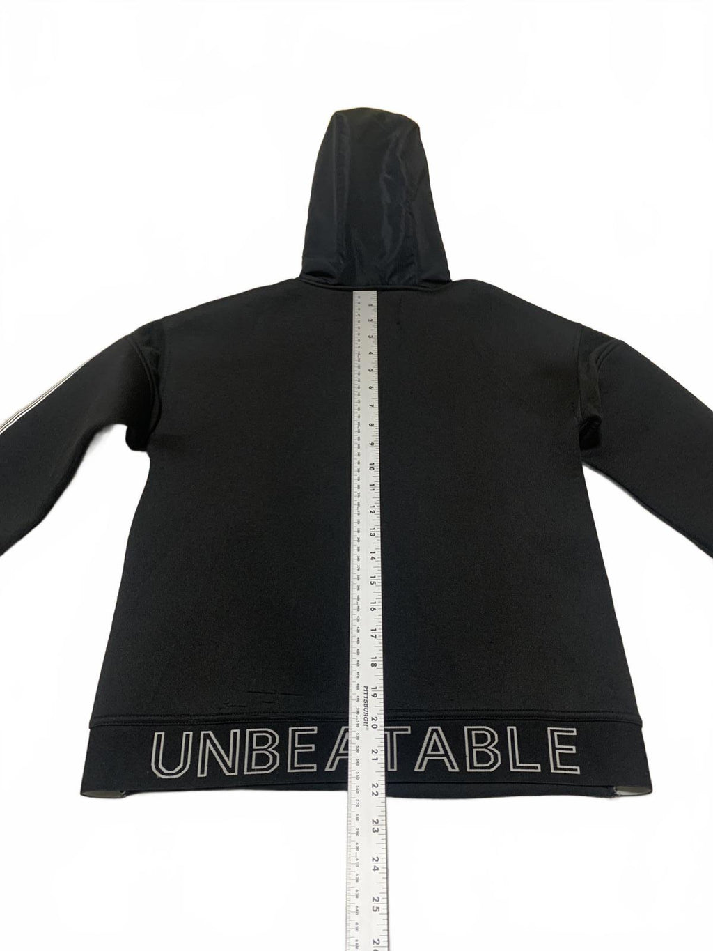 Sudadera con capucha y cremallera negra para niño de la colección Zara Kids, talla 9