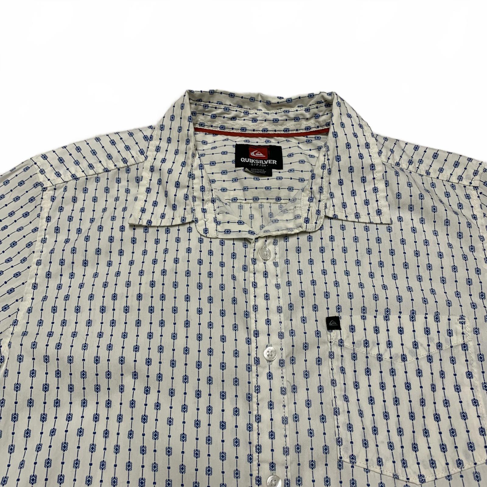 Camisa informal de manga corta Quiksilver para hombre, color blanco roto, talla pequeña