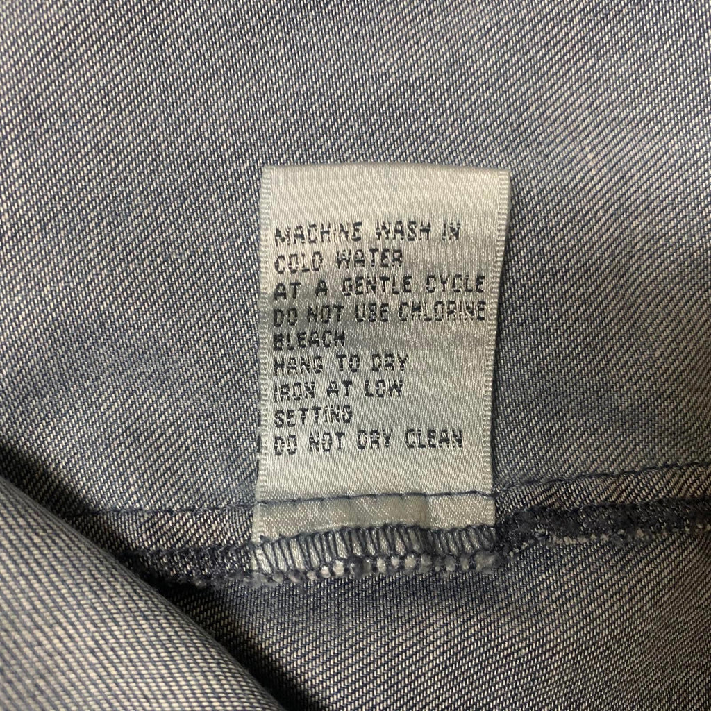 Camisa informal con botones de mezclilla suave azul claro medio para mujer de Kenar