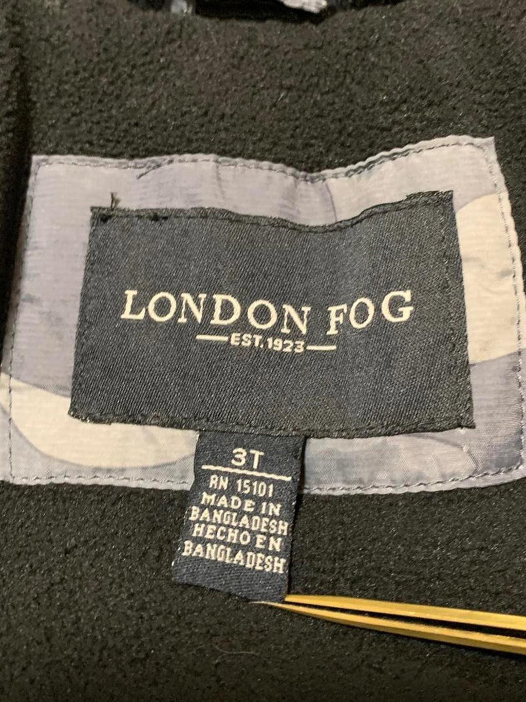 Abrigo de invierno London Fog para niños, talla 3T, negro, con forro polar y capucha de piel sintética extraíble