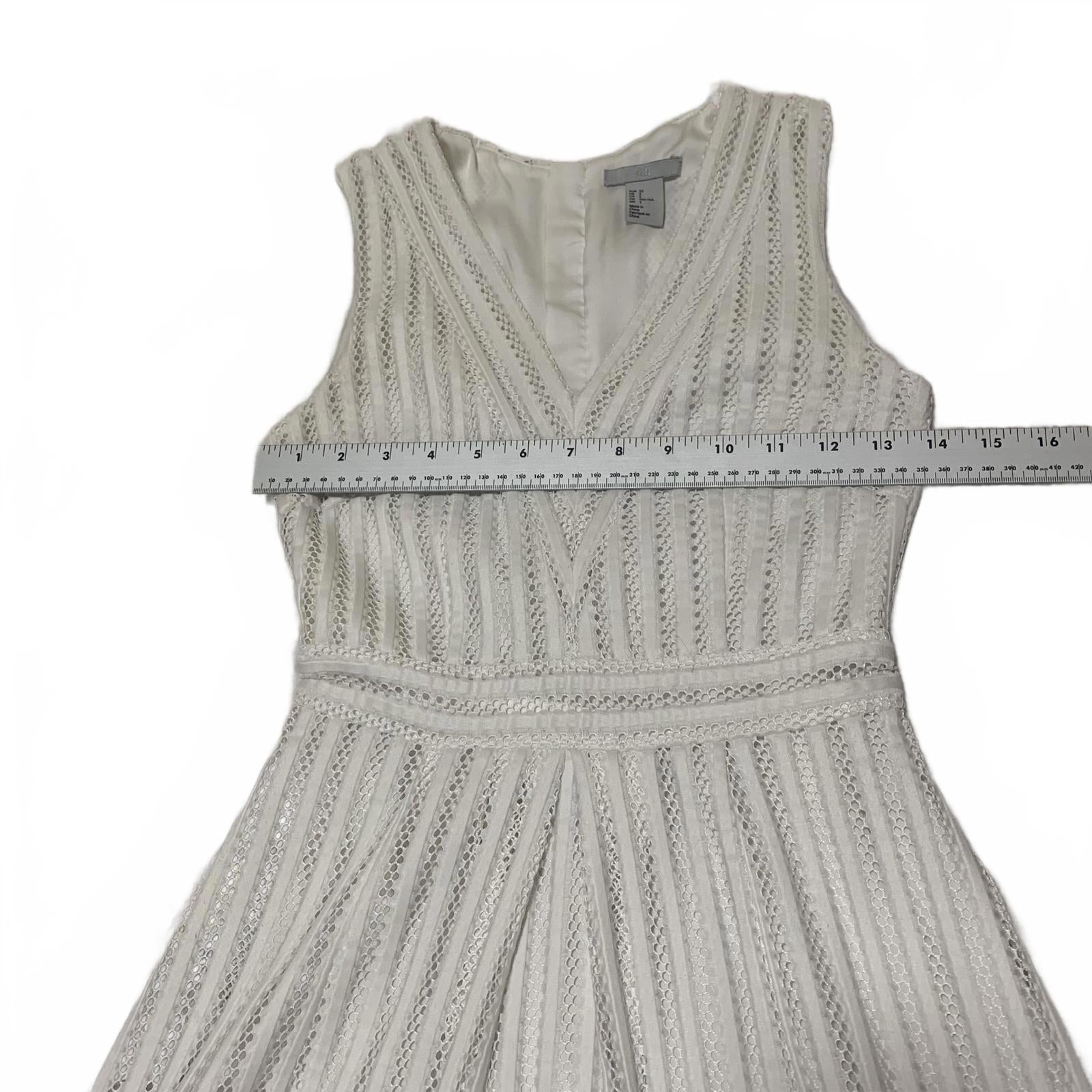 Vestido blanco sin mangas con escote en V y largo hasta la rodilla con estampado texturizado de H&amp;M para mujer, talla 2