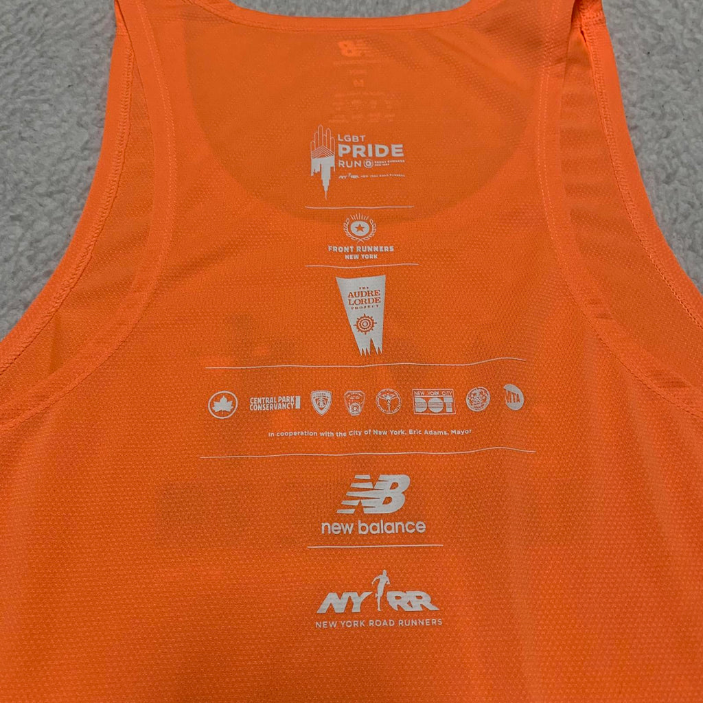 Camiseta sin mangas New Balance para hombre, color naranja mediano, LGBT Pride Run NY 2024