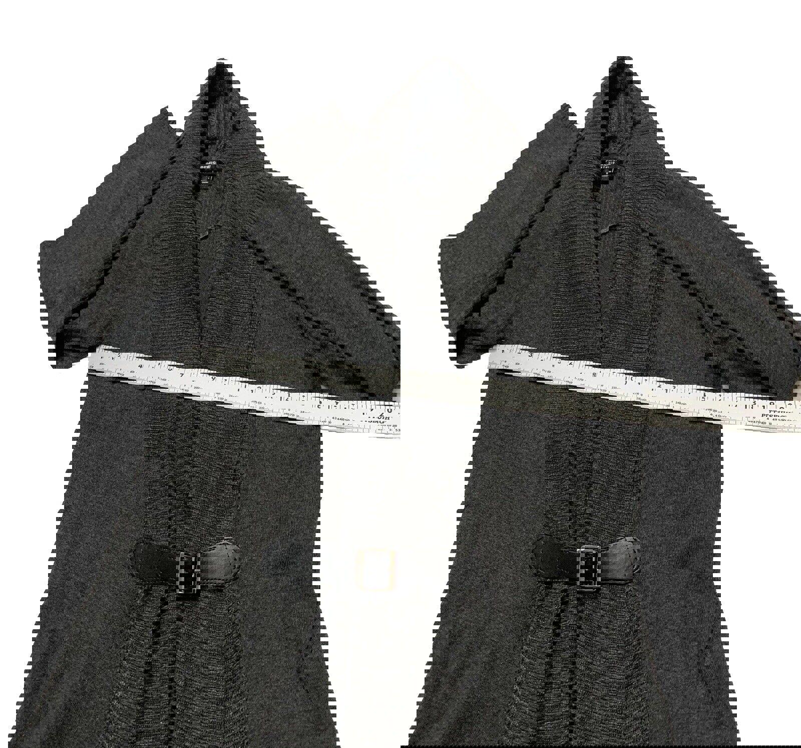 Suéter Premise Studio de punto suave gris pequeño con hebilla frontal abierta en cascada para mujer