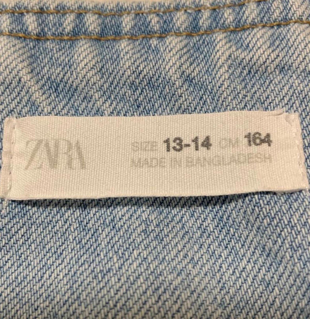 Falda vaquera desgastada con lavado claro y dobladillo deshilachado de Zara para niñas, talla 13/14