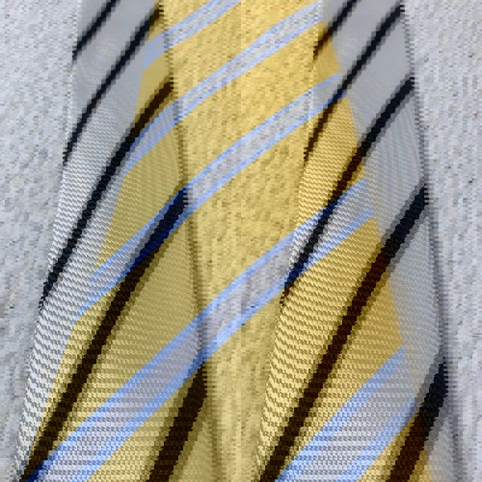 Corbatas de hombre de Alexander Julian Colours, rayas azul marino y amarillo, lote de 2 unidades.