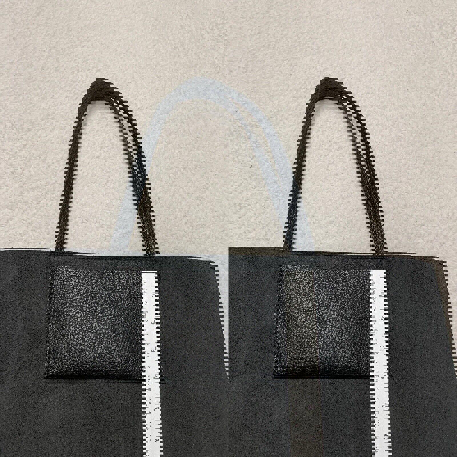 Bolso tote de piel vegana suave con diseño granulado de rayas grises y negras para mujer de Vince Camuto