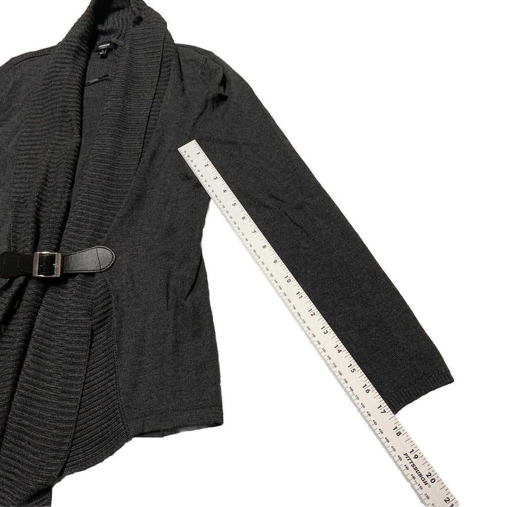 Suéter Premise Studio de punto suave gris pequeño con hebilla frontal abierta en cascada para mujer