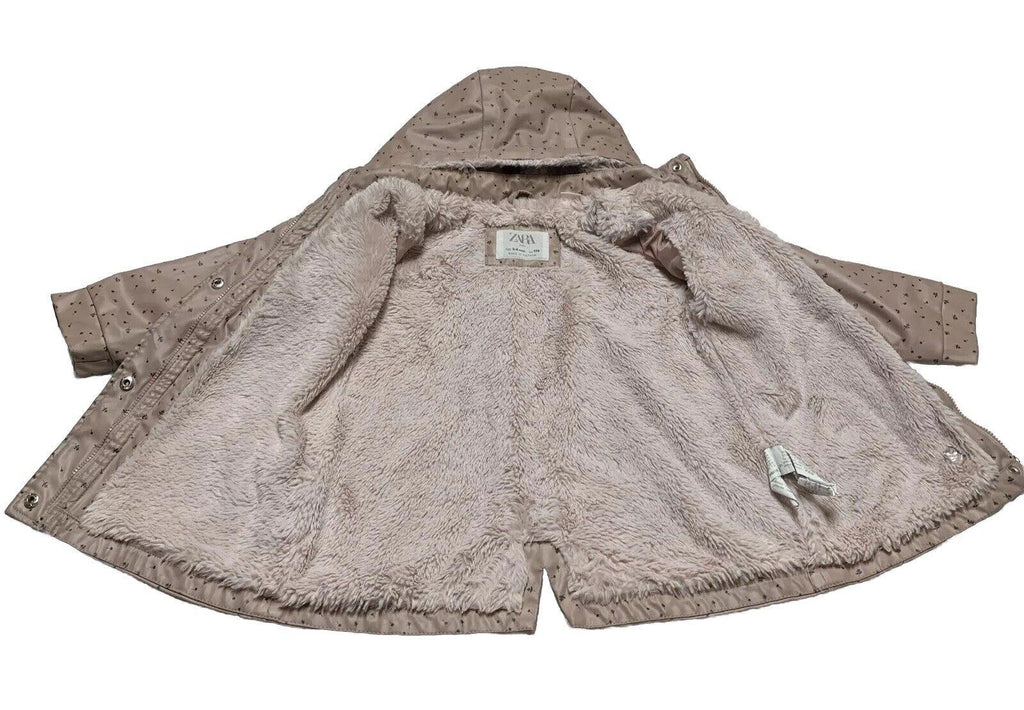 Chaqueta impermeable con capucha y forro polar con estampado floral rosa para niña de Zara, talla 3-4 años
