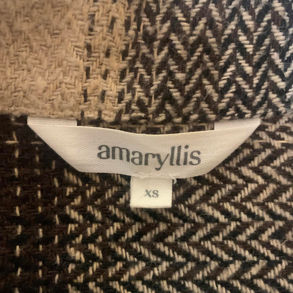 Amaryllis XS Beige Brown Plaid Button-Up Jacket  Cozy Fall Layering Piece