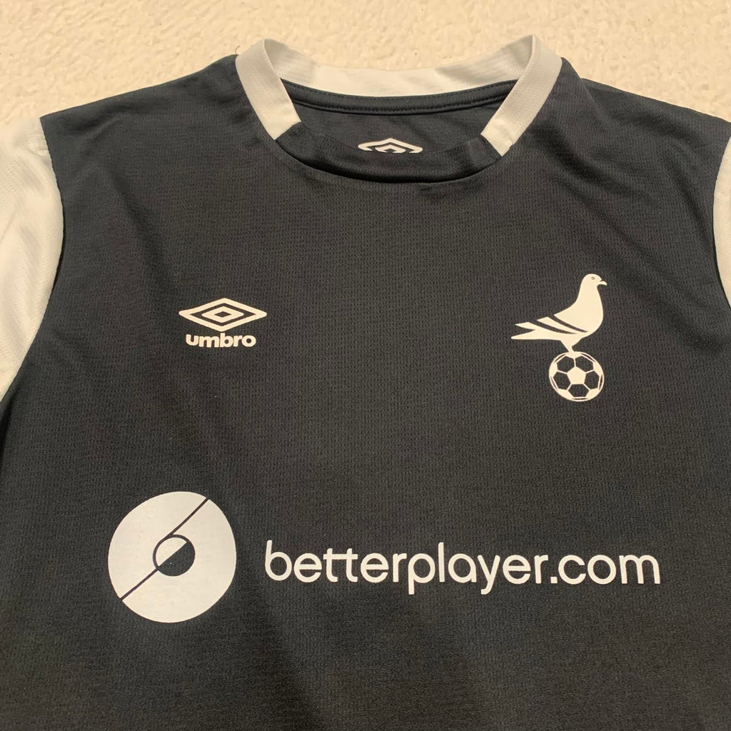 Camiseta de fútbol unisex Umbro NYC Footy negra, talla pequeña para jóvenes