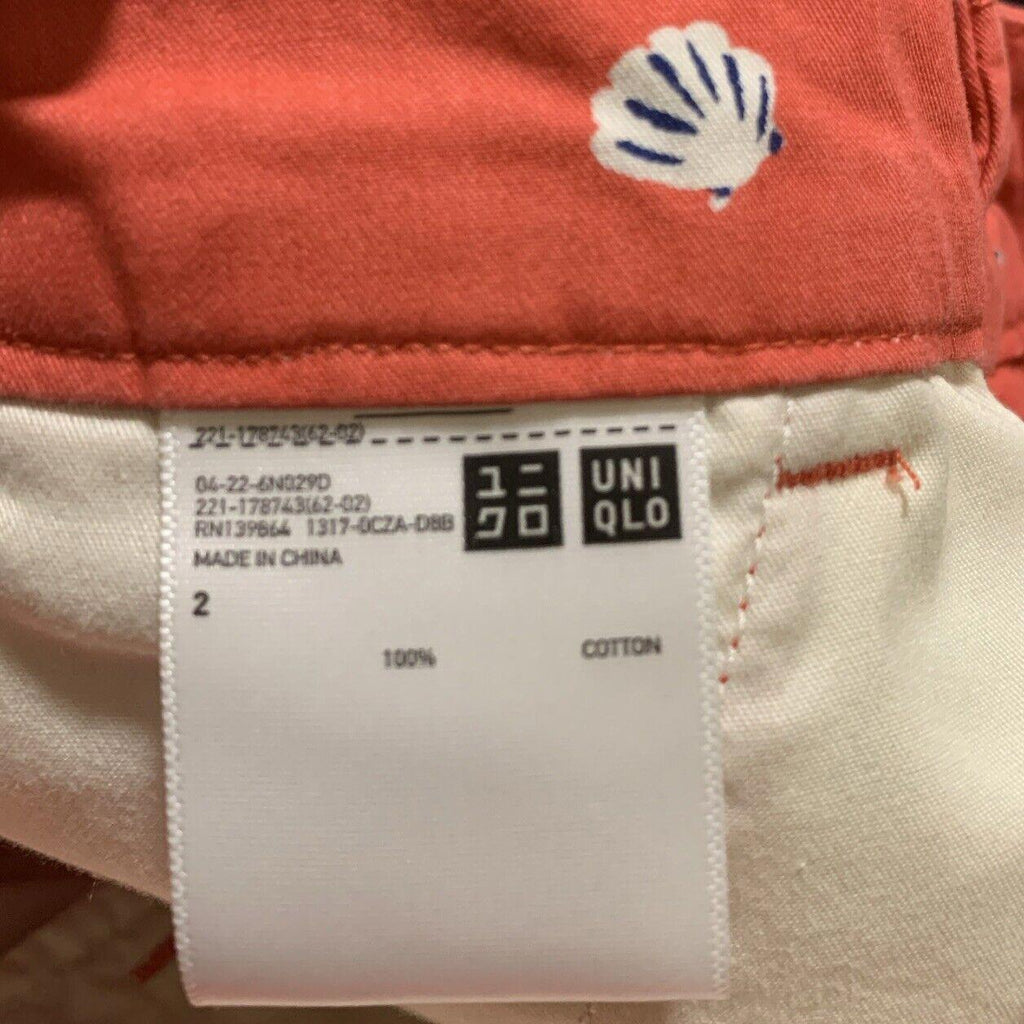 Pantalones cortos Uniqlo con estampado de conchas marinas, talla 2, parte delantera plana, color coral