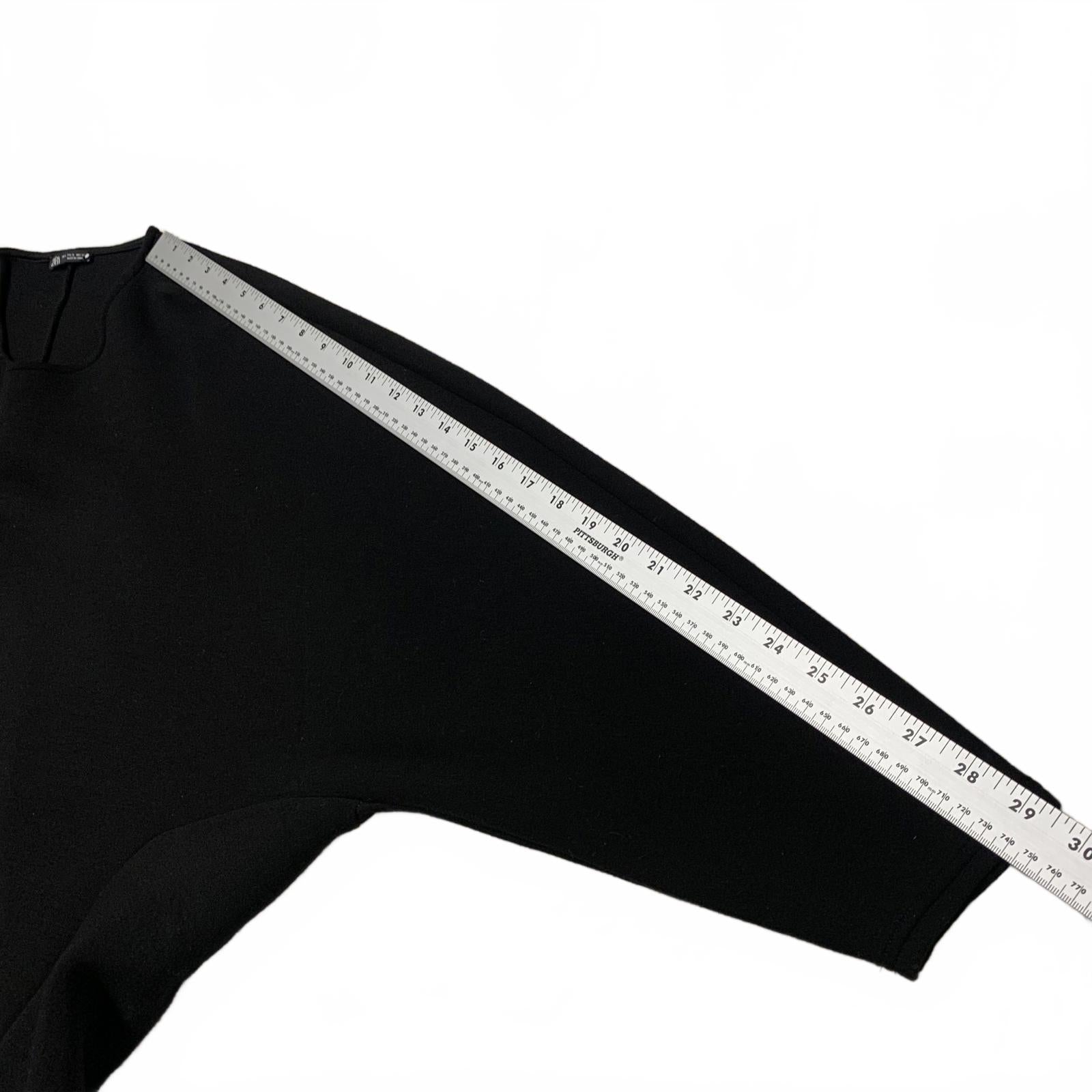 Sudadera corta negra extragrande para mujer de Zara