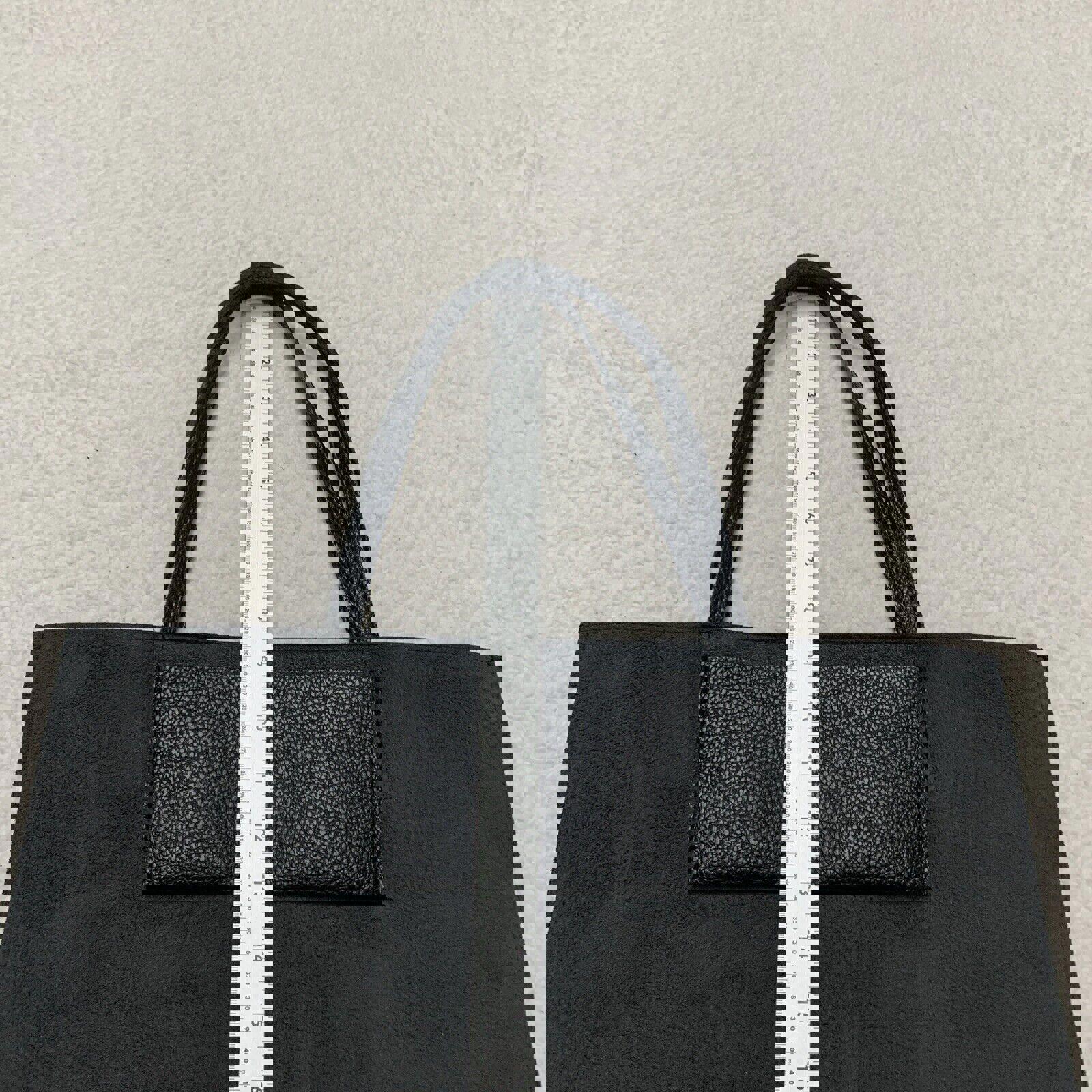 Bolso tote de piel vegana suave con diseño granulado de rayas grises y negras para mujer de Vince Camuto