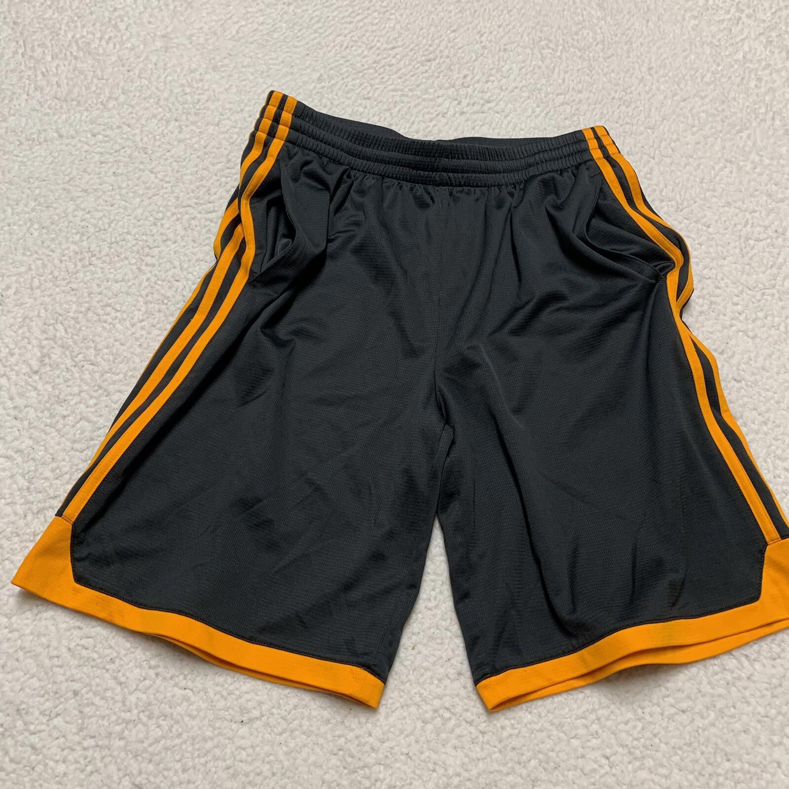 Pantalón corto deportivo Adidas para niño, talla XL 18, color gris oscuro y naranja, con 3 rayas - Baloncesto