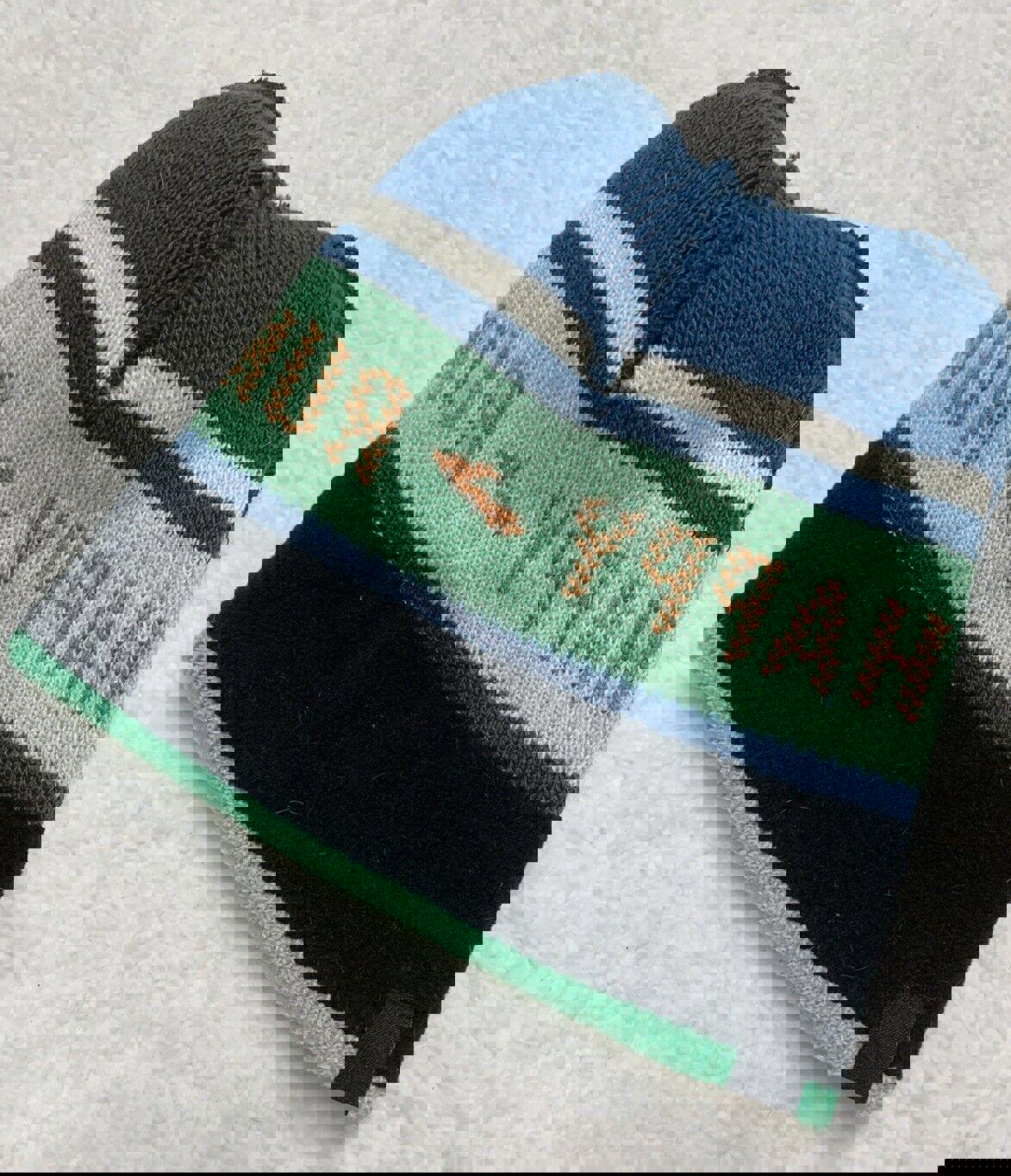 Gorro unisex Brooks Heritage Run Happy con pompón, ropa deportiva para esquí de invierno OSFA