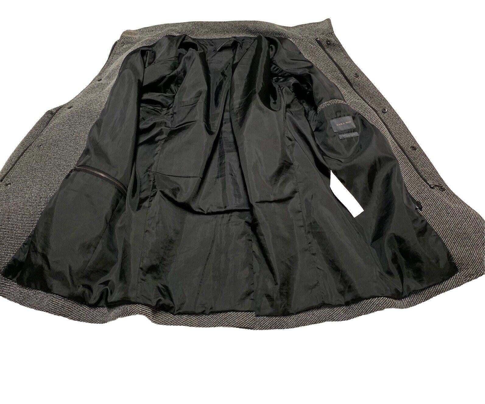 Abrigo de cuello alto con hebilla para hombre de Zara, talla 42, gris espiga, fabricado en Turquía