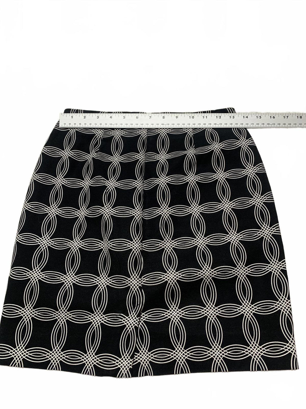 Minifalda Banana Republic con estampado geométrico en blanco y negro para mujer, talla 0, W26