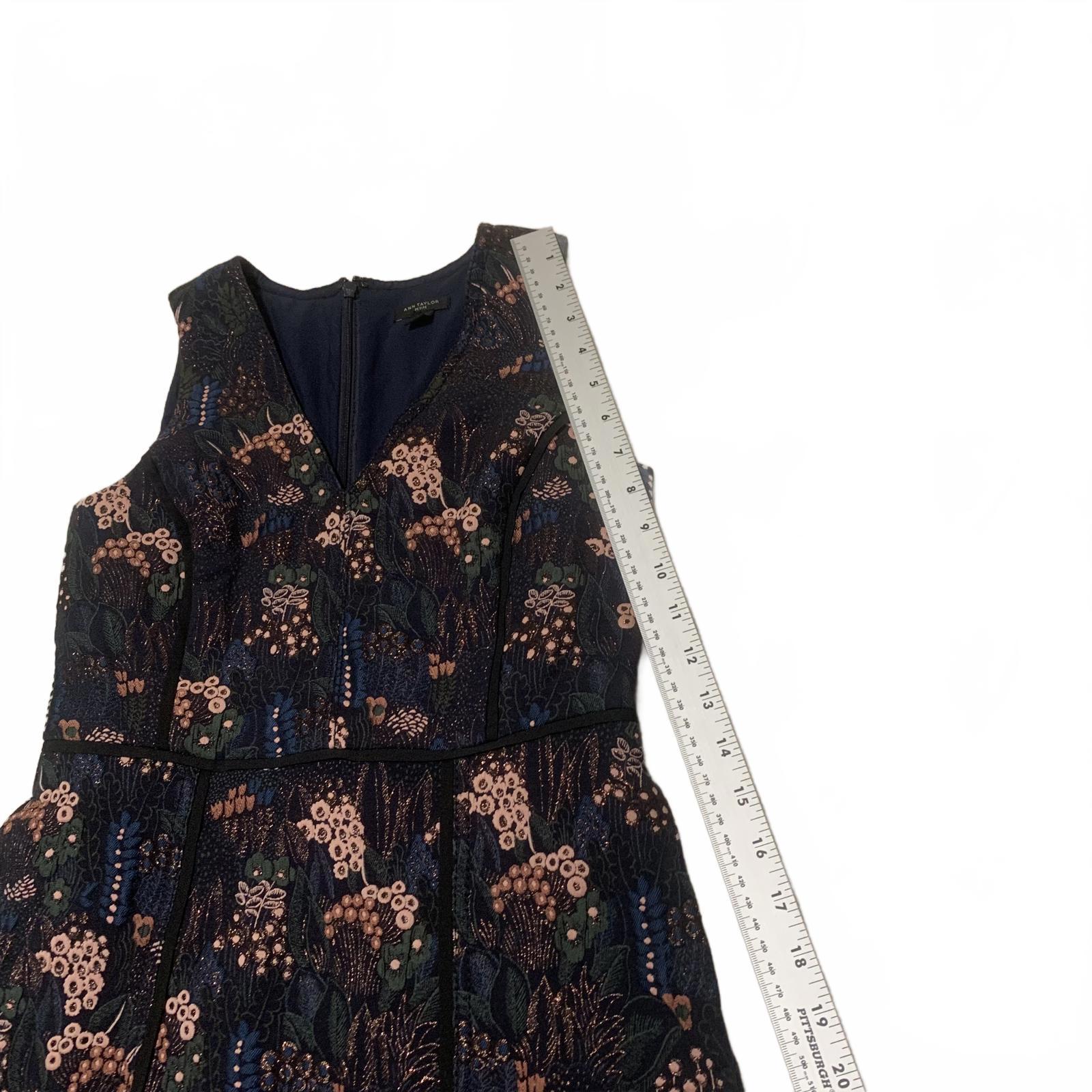 Vestido mini sin mangas con estampado floral negro de Ann Taylor Petite para mujer, talla 0P