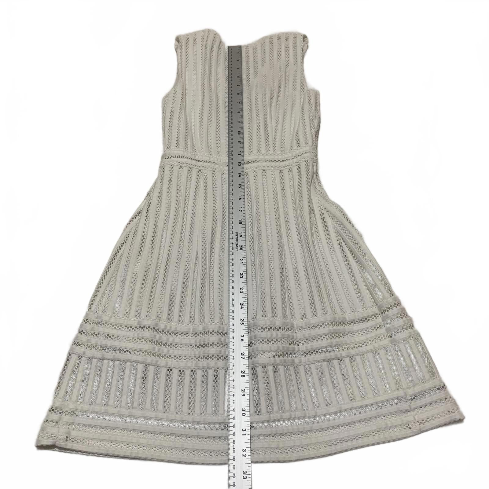 Vestido blanco sin mangas con escote en V y largo hasta la rodilla con estampado texturizado de H&amp;M para mujer, talla 2