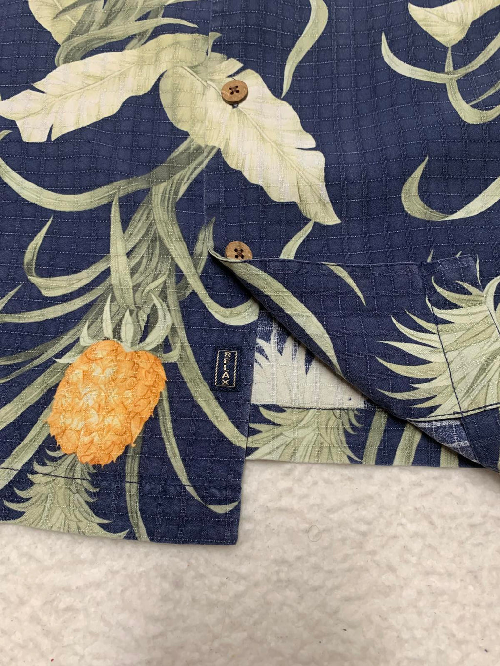 Camisa de seda con diseño de piña Tommy Bahama para hombre, talla L, lista para vacaciones hawaianas