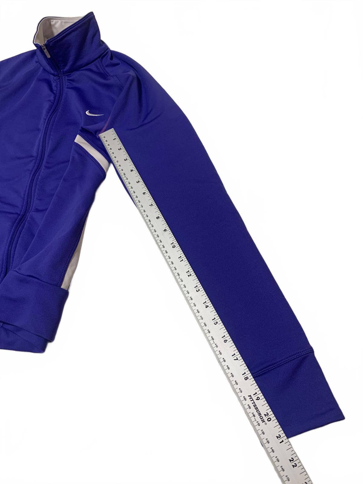 Chaqueta deportiva Nike con cremallera completa para mujer, color morado, talla pequeña