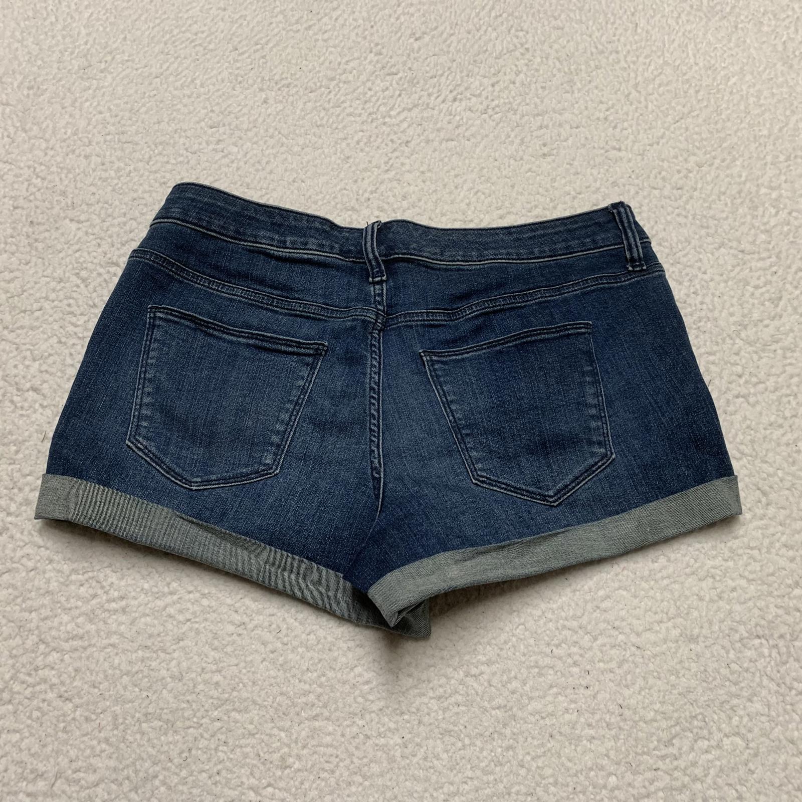 Pantalones cortos vaqueros de tiro medio azules de Universal Thread para mujer, talla 10