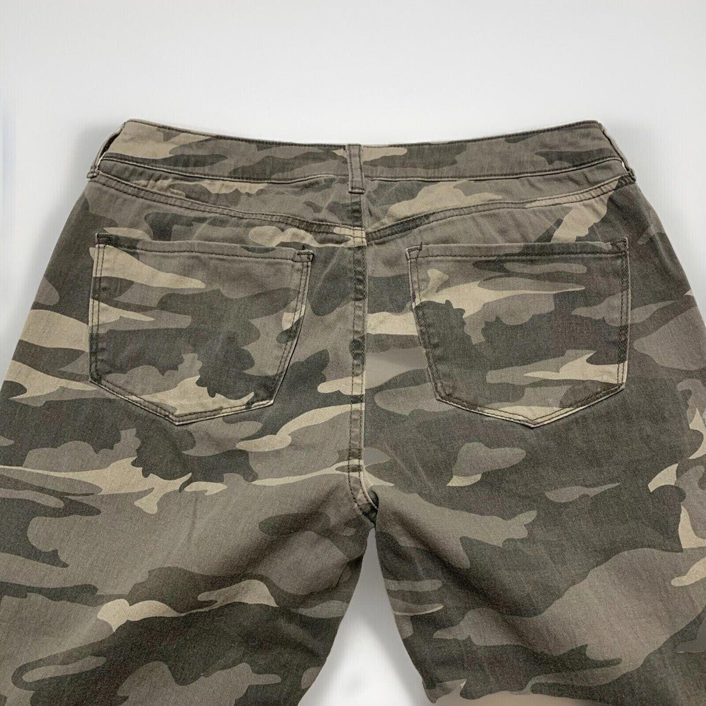 Pantalones rectos con estampado de camuflaje verde oliva para niños de la marca Rewash, talla 7/28