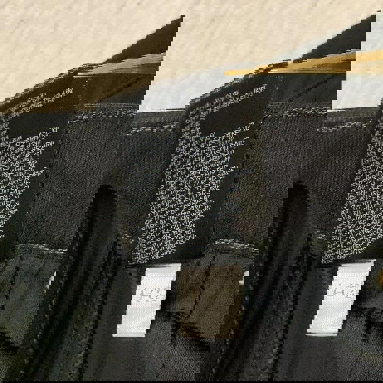 Vaqueros ajustados negros de tiro medio de mezcla de algodón y mezclilla de Uniqlo para hombre, talla 27 x 26,75