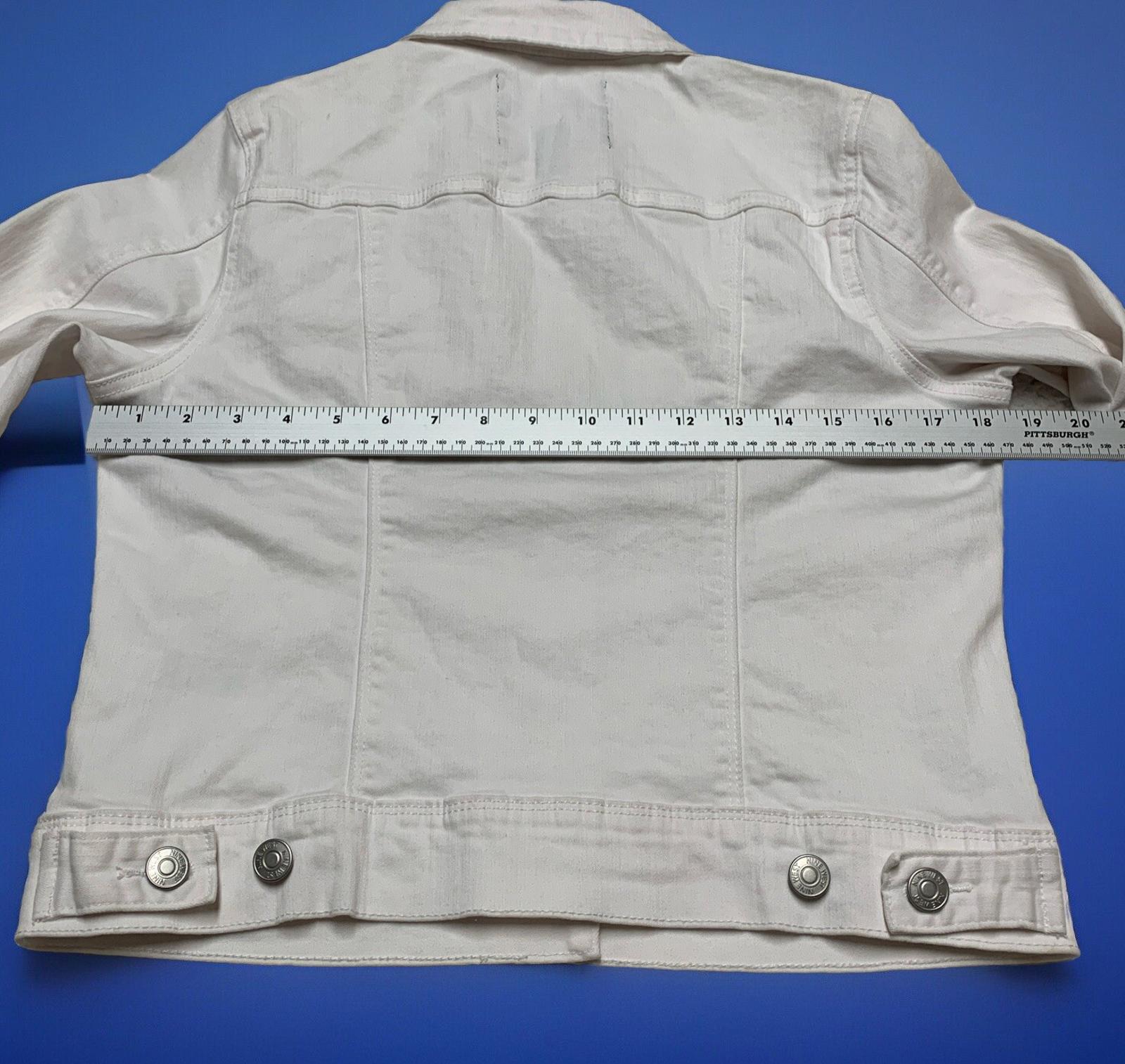 Chaqueta vaquera Sarah blanca pequeña con botones para mujer de Nine West Jeans