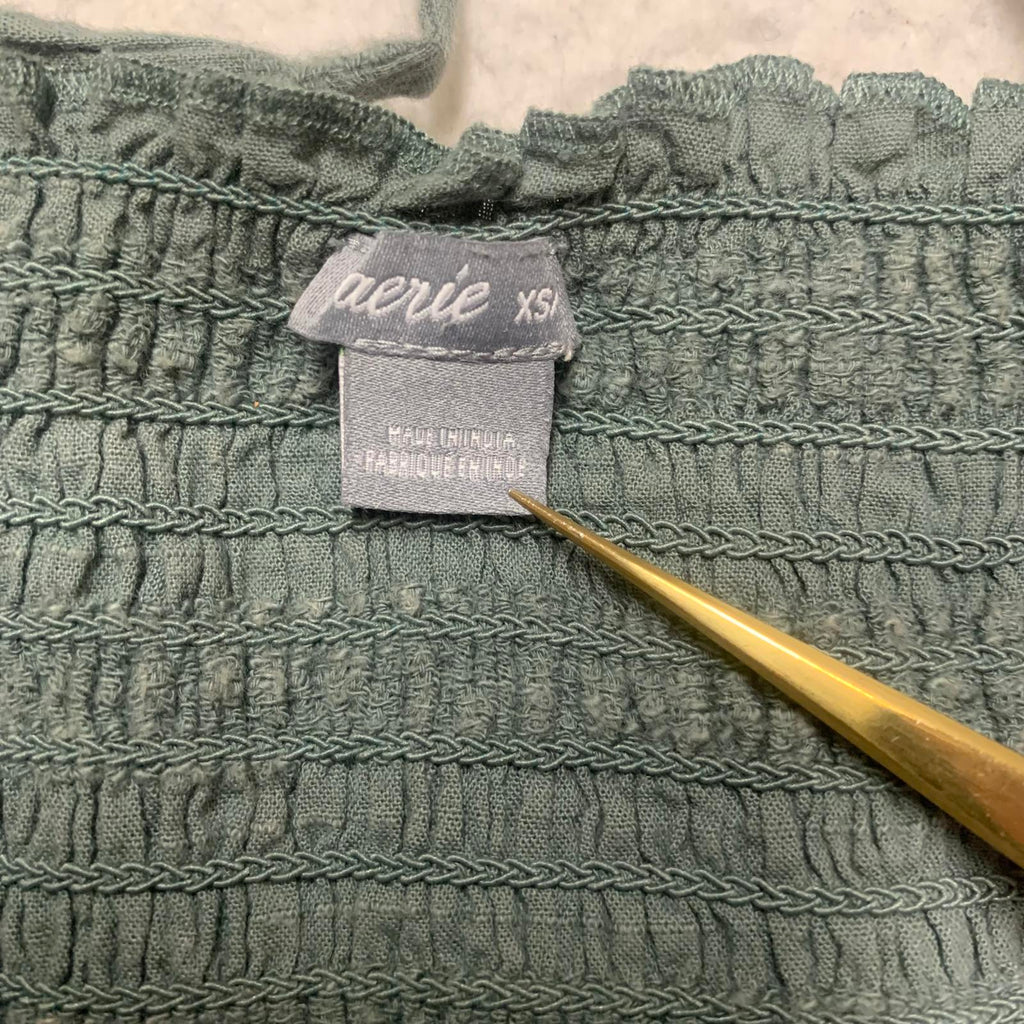 Vestido midi verde fruncido Aerie para mujer, talla XS, con botones en el exterior y tirantes sin mangas