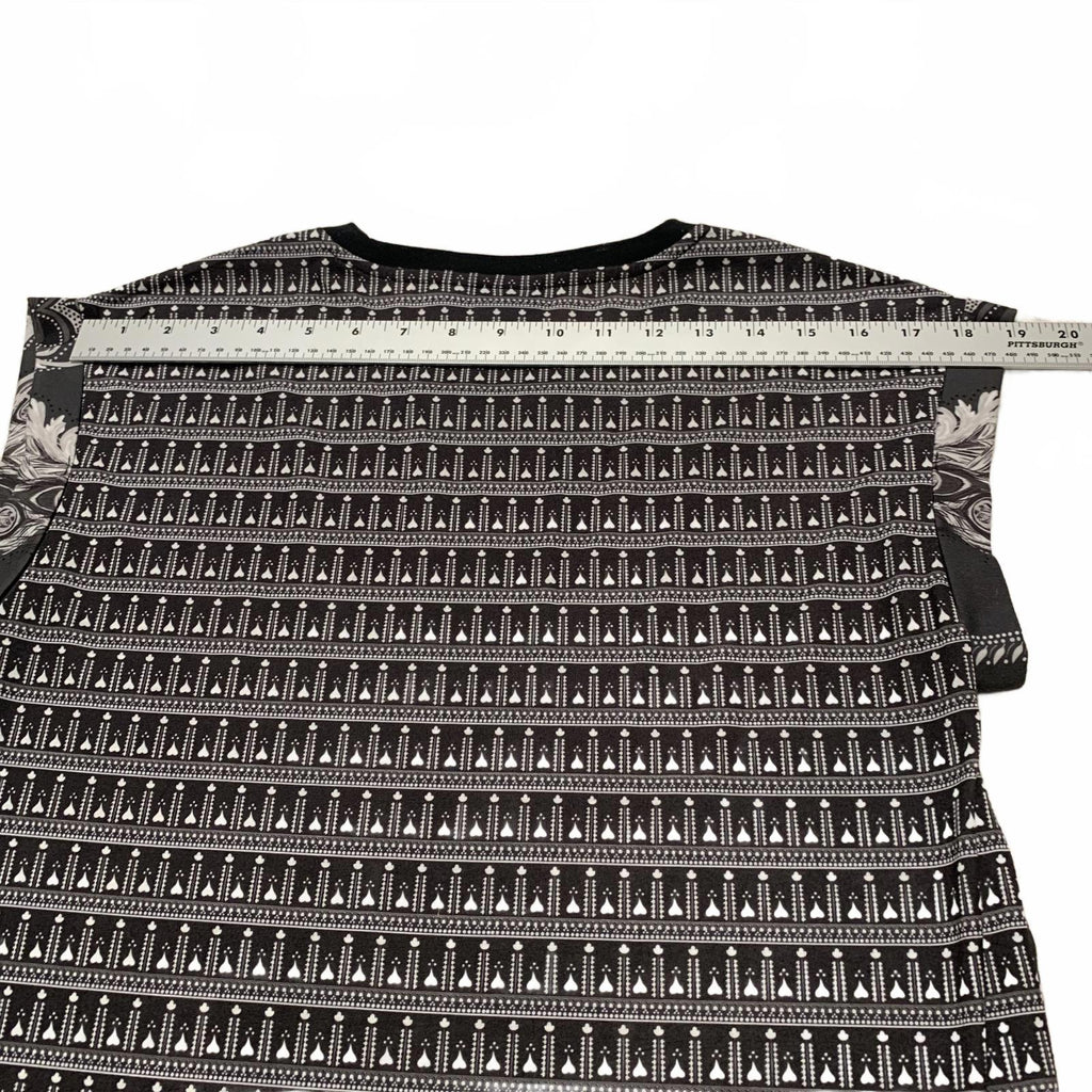 Camiseta negra Adidas talla S con diseño de logotipo gráfico de plumas de cachemira