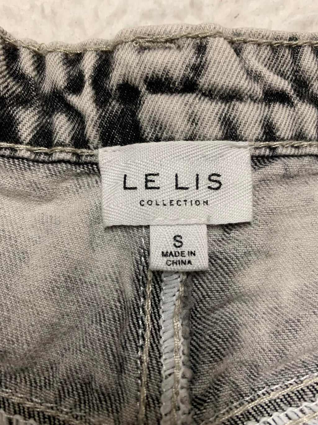 LE LIS Pantalones cortos vaqueros desgastados grises talla pequeña W25 de tiro medio con dobladillo deshilachado