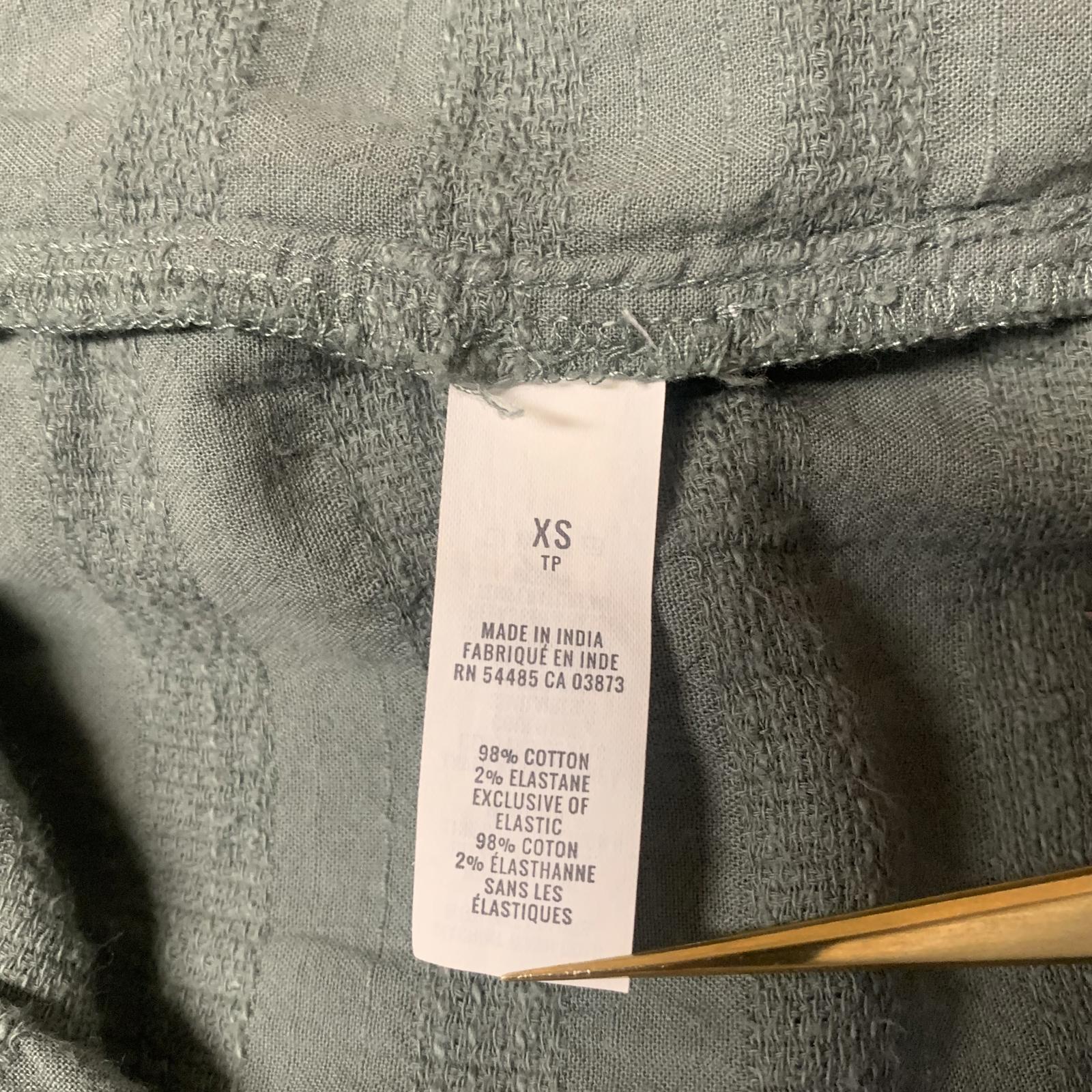 Vestido midi verde fruncido Aerie para mujer, talla XS, con botones en el exterior y tirantes sin mangas