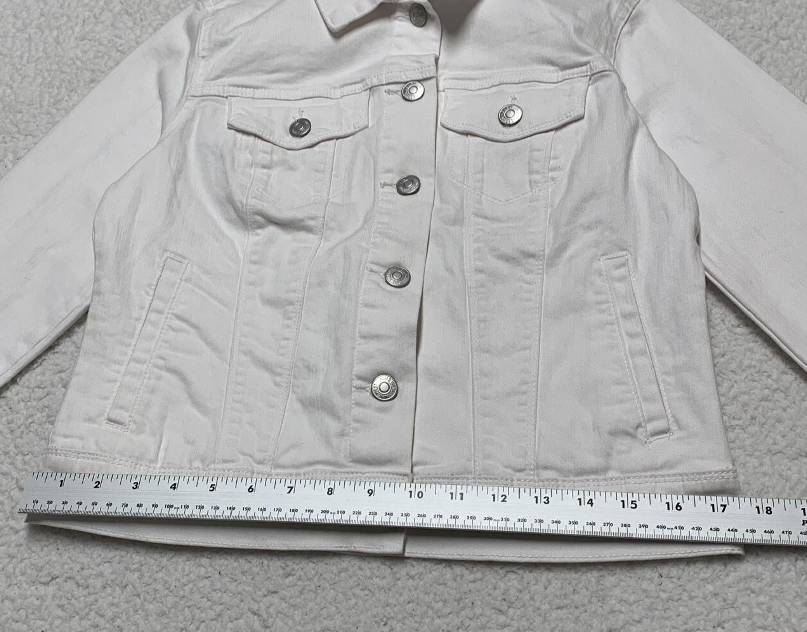 Chaqueta vaquera Sarah blanca pequeña con botones para mujer de Nine West Jeans