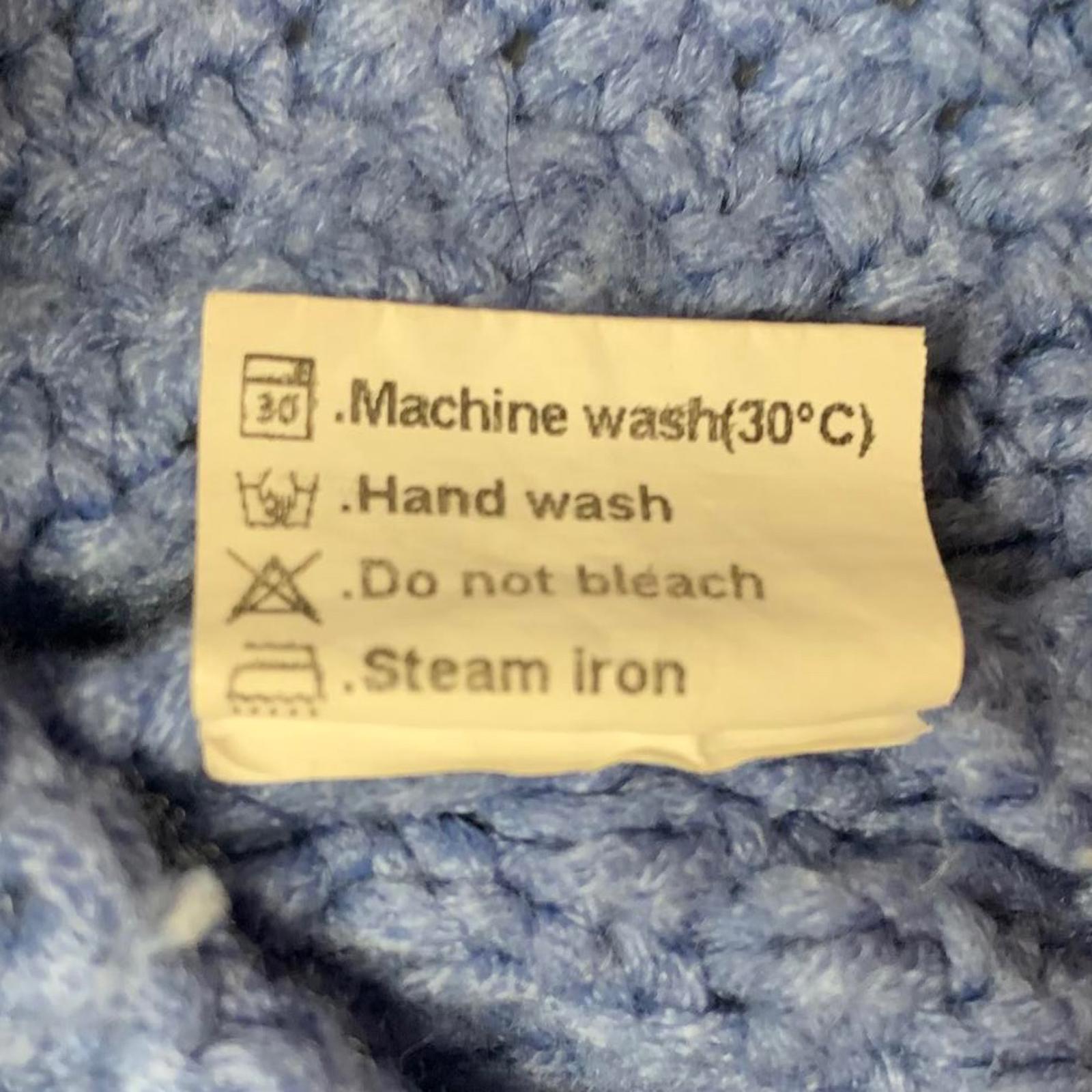 Suéter unisex azul con cuello redondo y textura para mujer