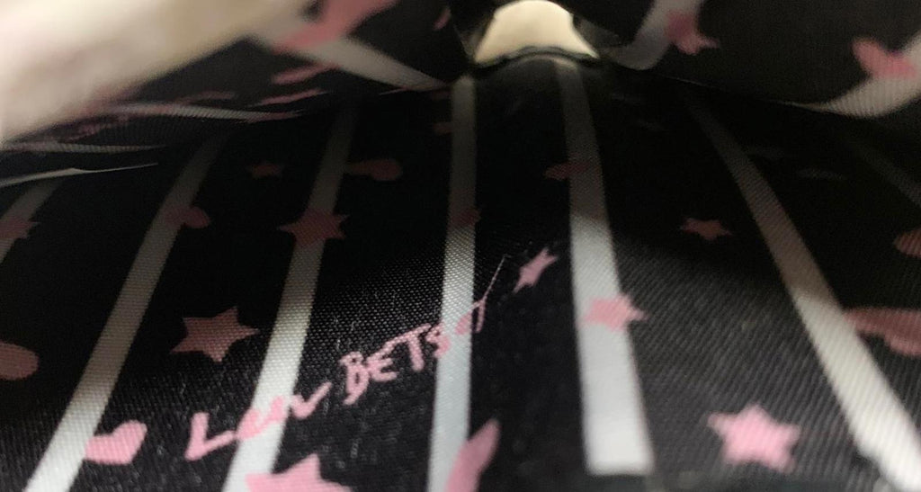 Cartera plegable con broche de 8,5 x 10 cm para niña con estampado floral blanco pastel de LB Money