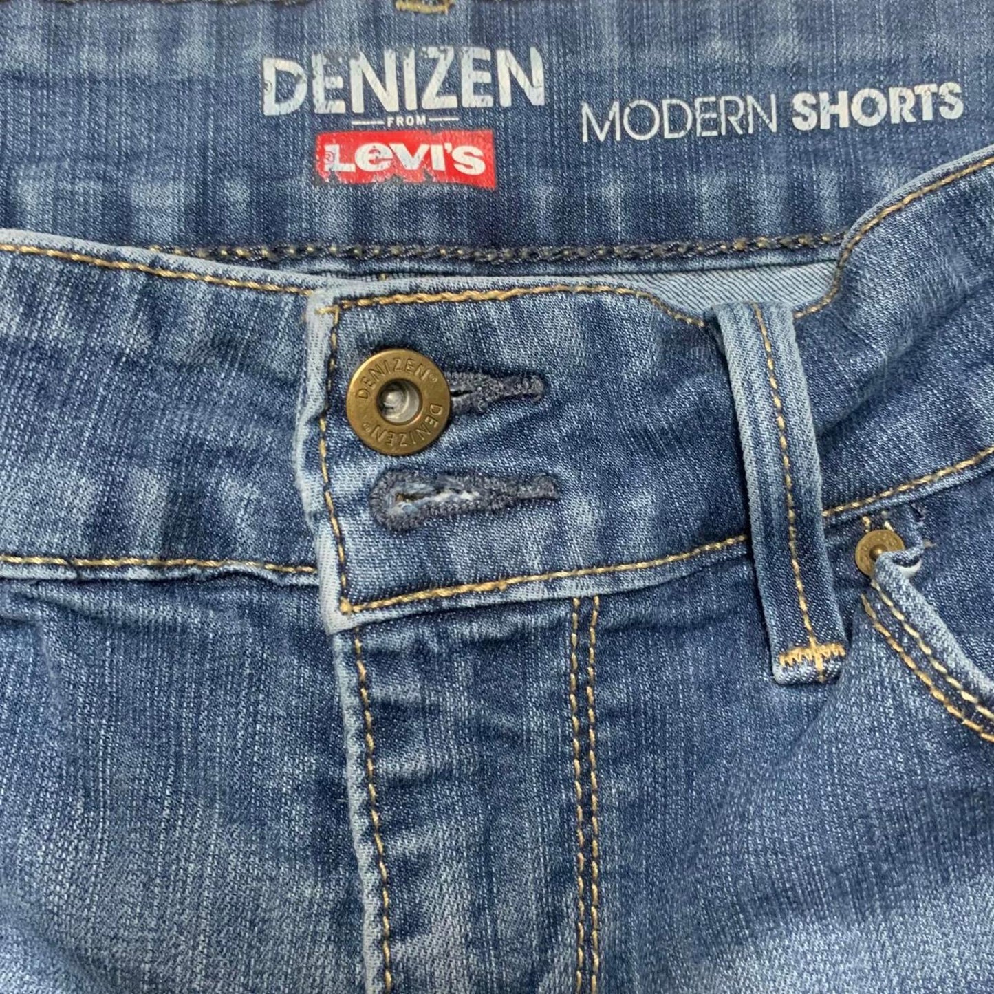 Denizen from Levi's Women's Sz 4 Blue Denim Modern Shorts Stretch W28