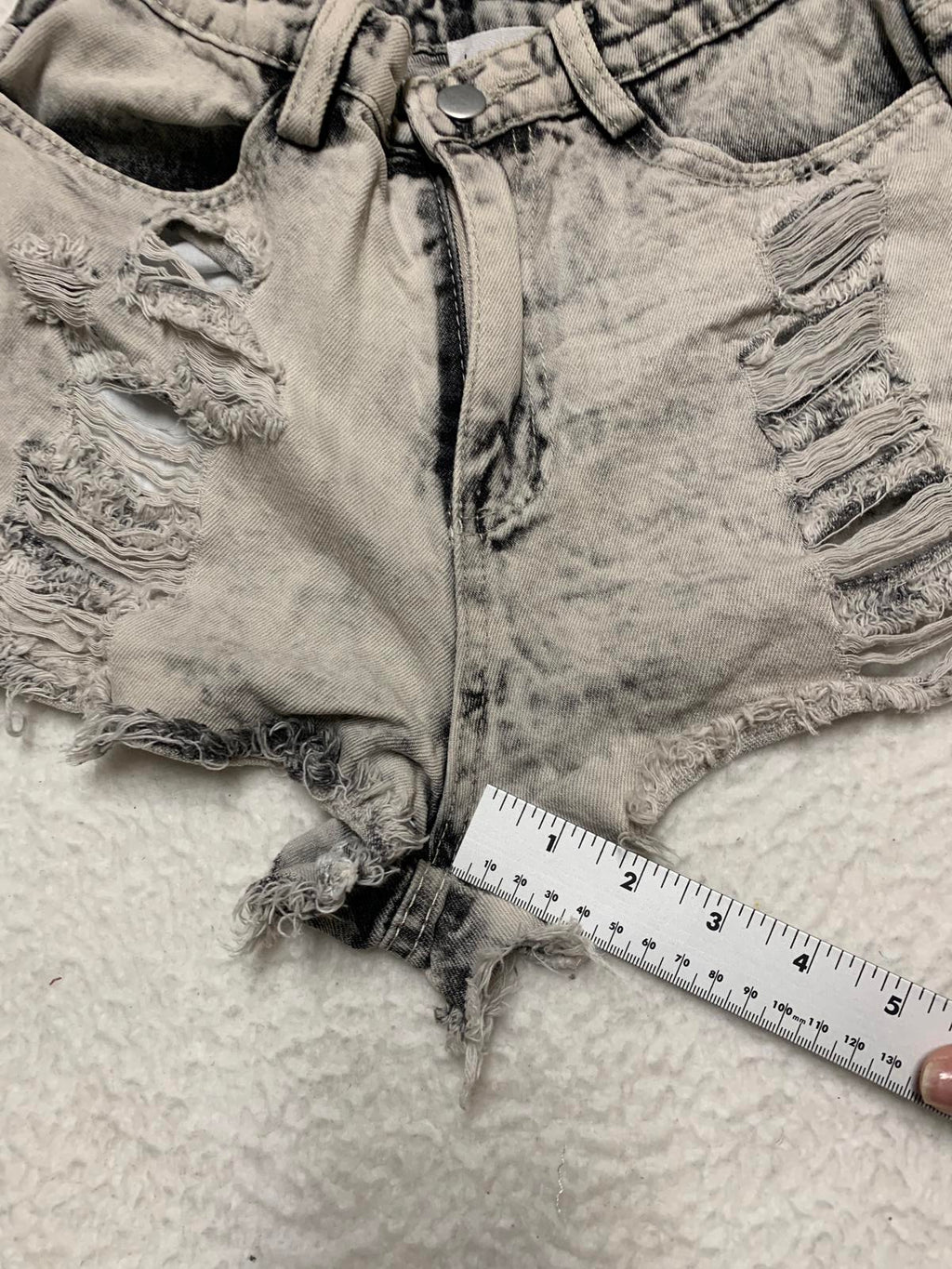 LE LIS Pantalones cortos vaqueros desgastados grises talla pequeña W25 de tiro medio con dobladillo deshilachado