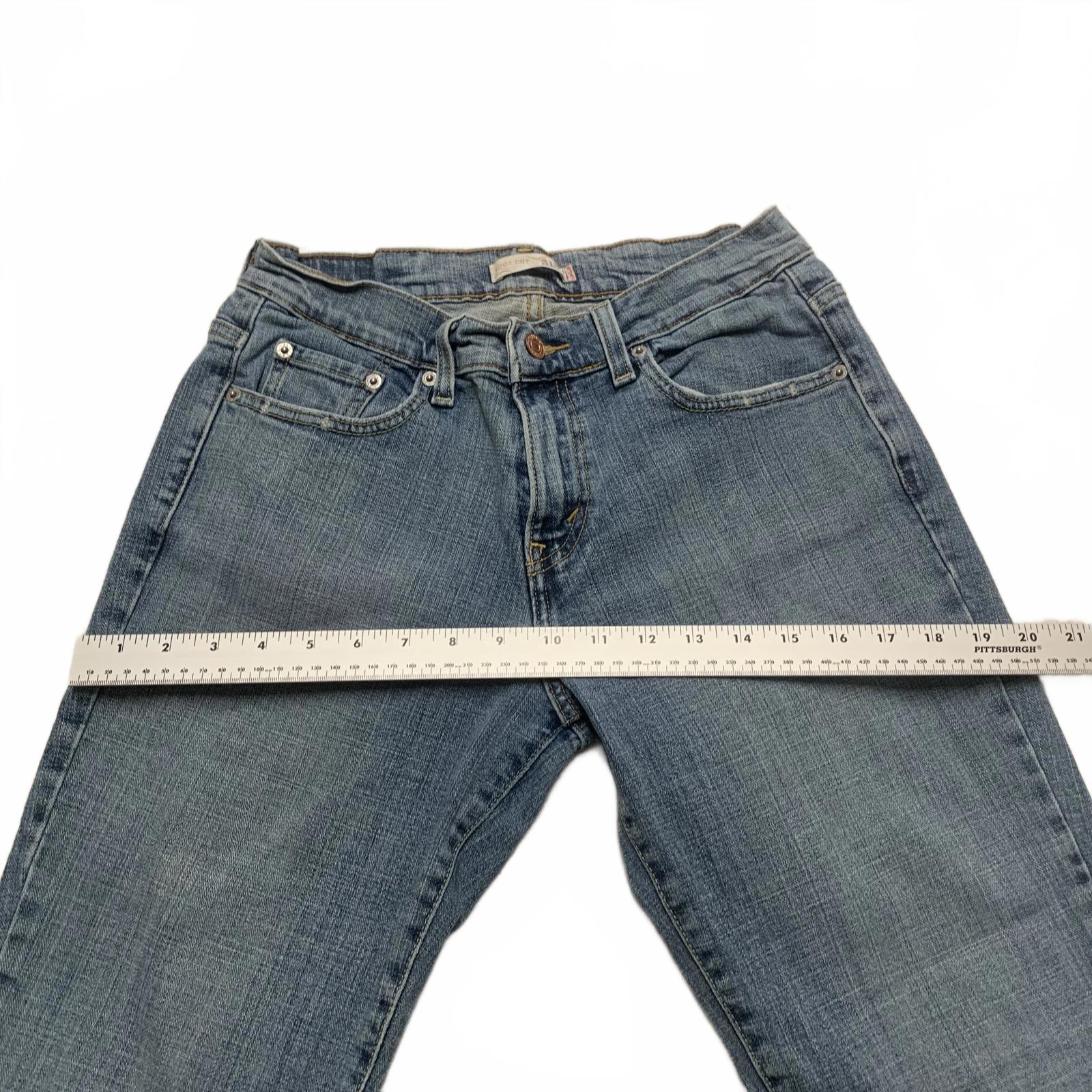 Jeans Levi's 515 Boot Cut para mujer, talla 6 L, corte de dobladillo, 25 pulgadas, azul, ancho 28 x 25 pulgadas (tamaño real)