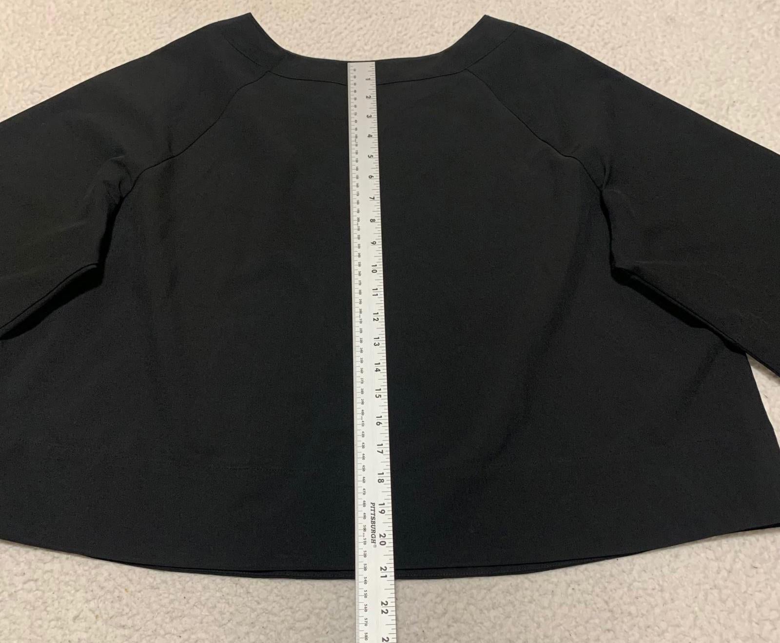 Top corto minimalista de gran tamaño con cuello en V negro para mujer, talla extragrande, de Prologue