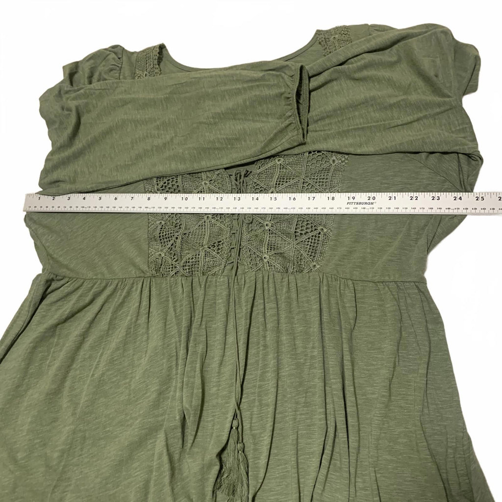 Camiseta de jersey flameado supersuave Torrid para mujer, talla 2, verde oliva