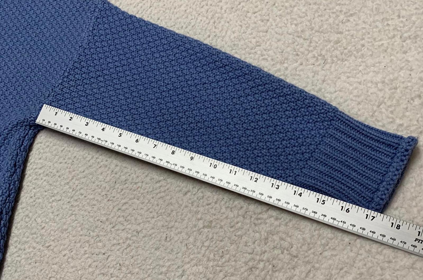 Suéter unisex azul con cuello redondo y textura para mujer