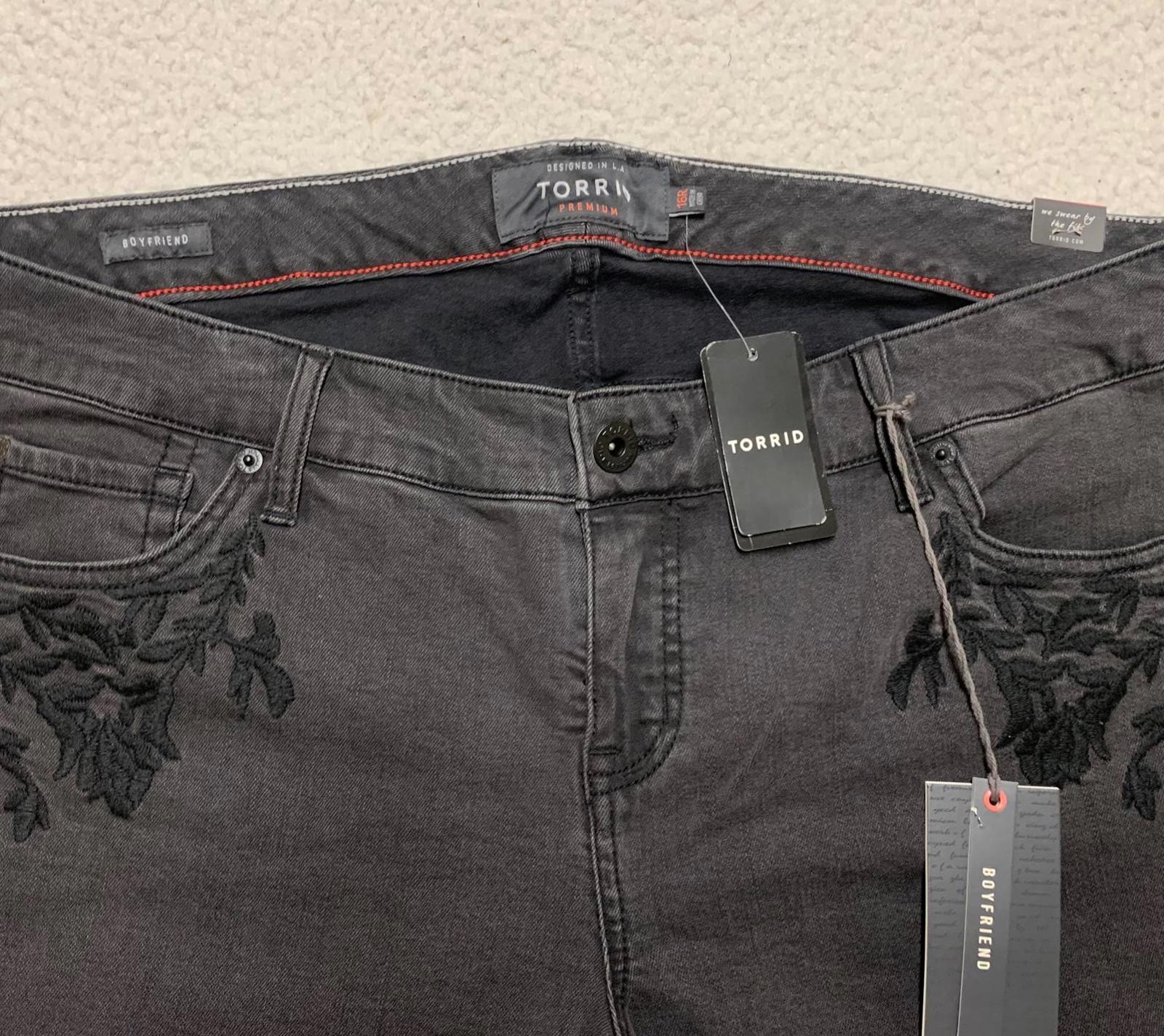 Vaqueros boyfriend con bordado floral negro Torrid Premium para mujer, talla 16R
