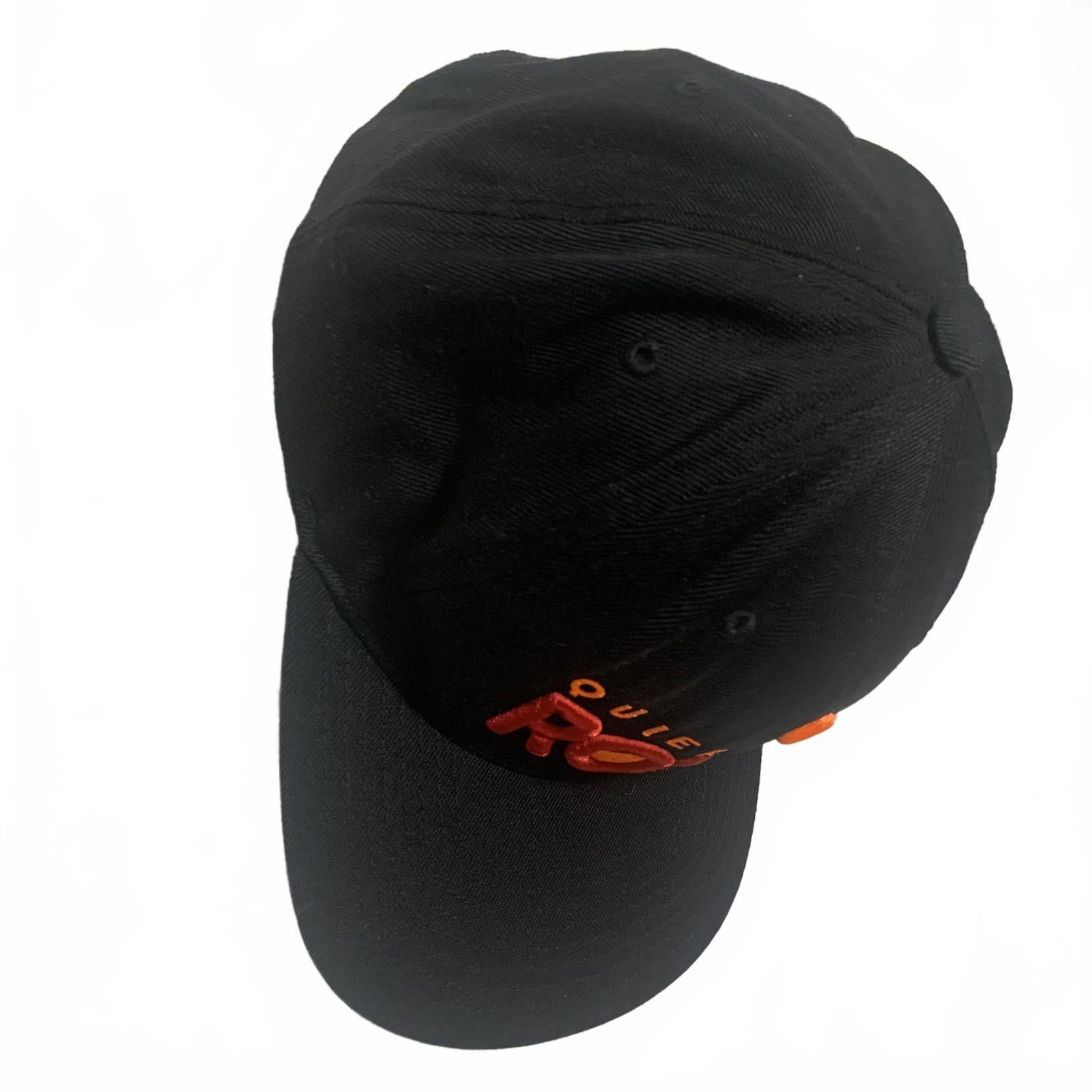 Gorra de béisbol clásica negra con cierre a presión y bordado naranja "Quiero Romi"