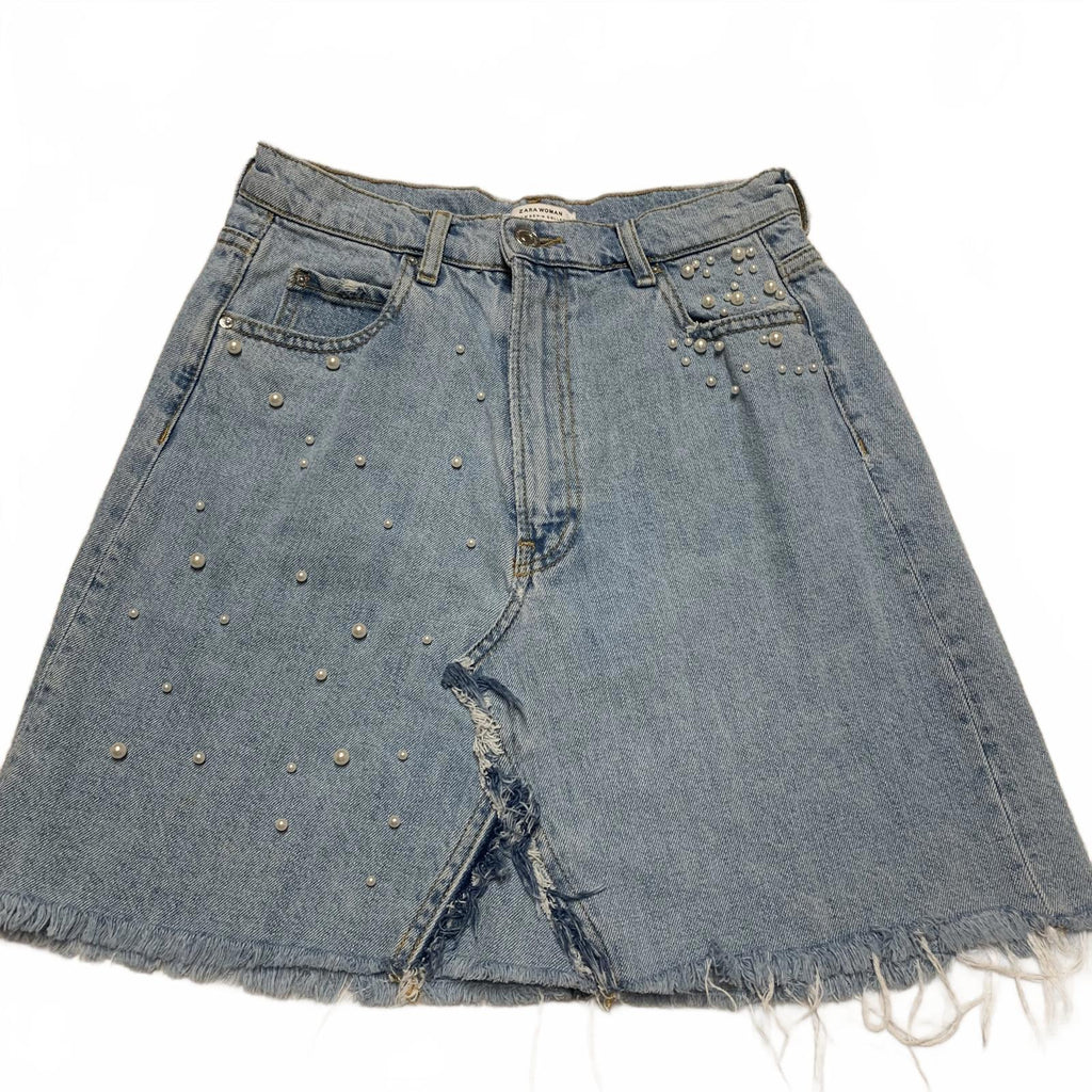 Falda vaquera desgastada azul claro para mujer de Zara, talla M, con detalles de cuentas de perla