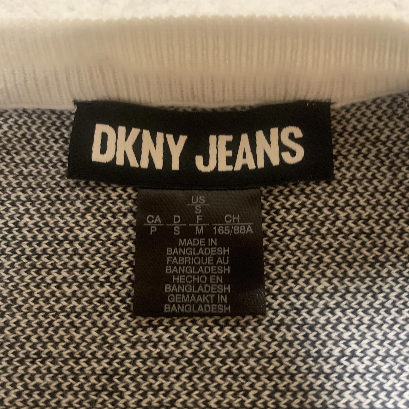 Suéter de cuello redondo gris claro con logo y mangas de mariposa para mujer, talla S, de DKNY Jeans VTG