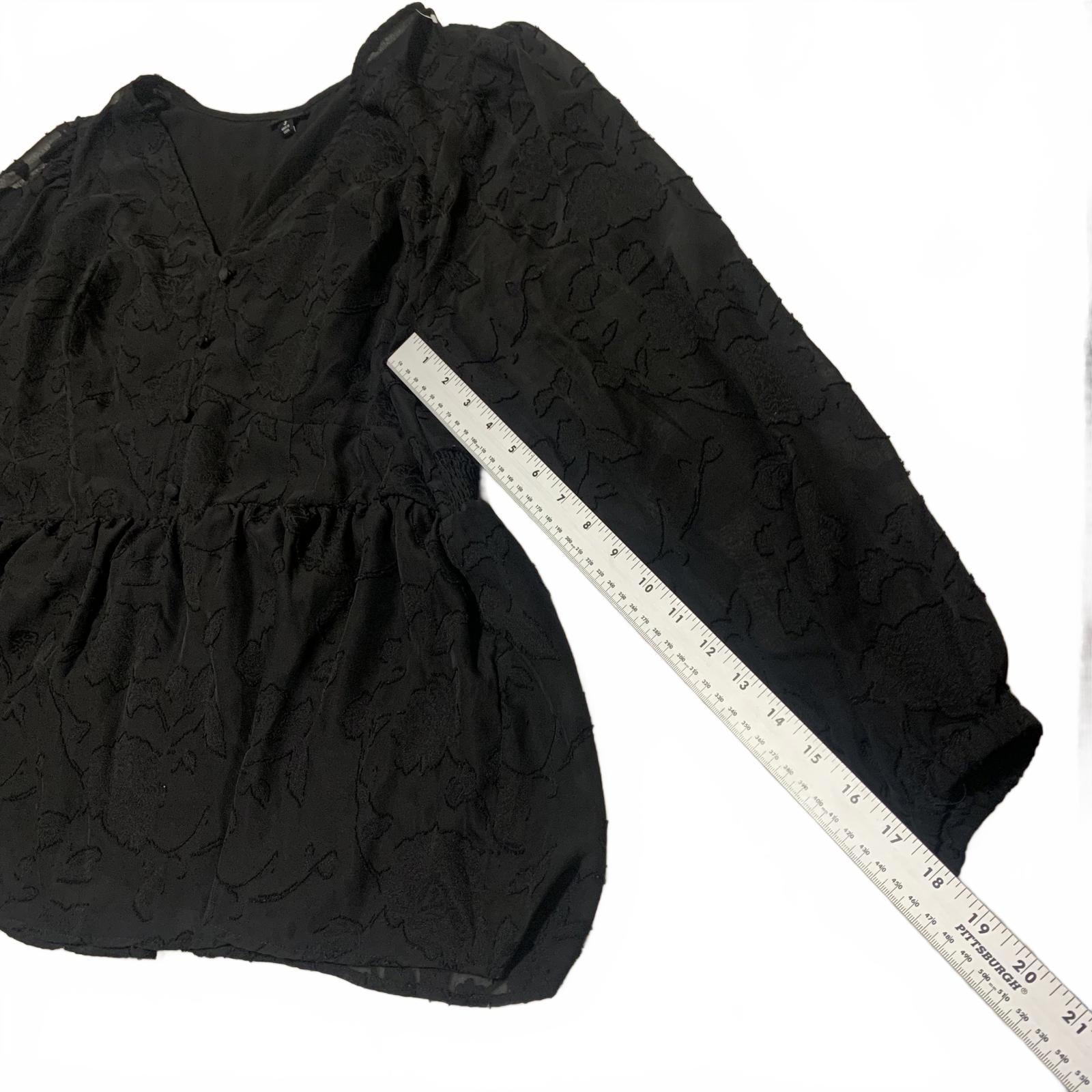 Blusa peplum de manga larga negra Torrid para mujer, talla 3, con estampado floral texturizado