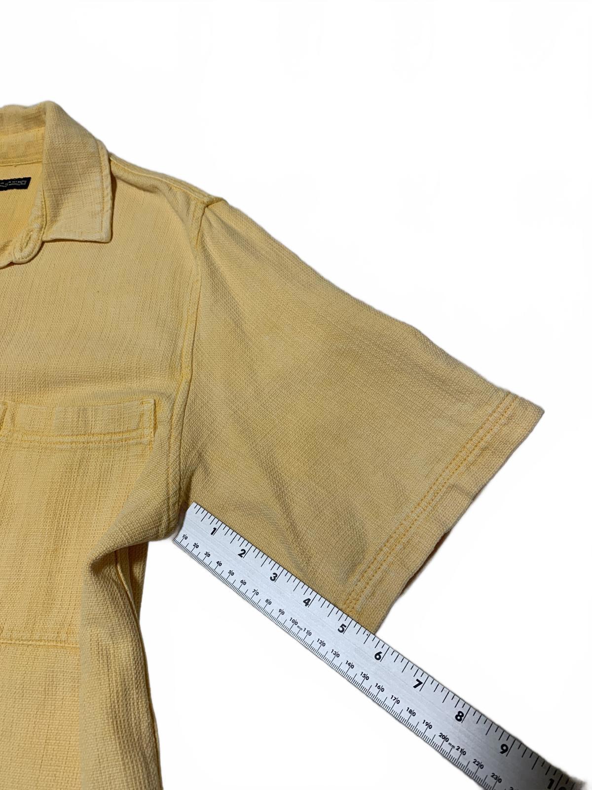 Camisa de manga corta abotonada amarilla de Zara para hombre, talla mediana