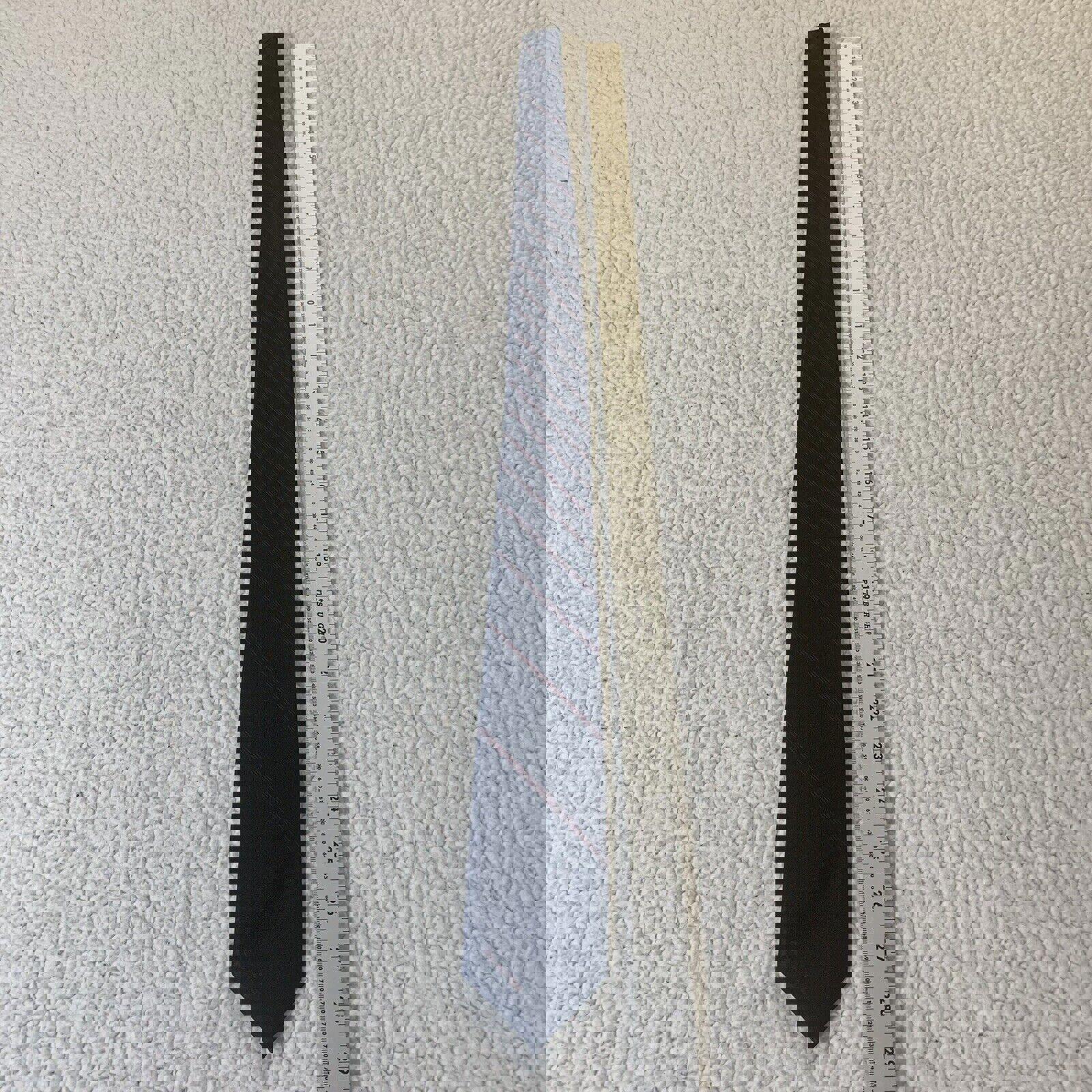 Corbata Oscar de la Renta Azul Marino Diagonal Rayas Rojas Firma