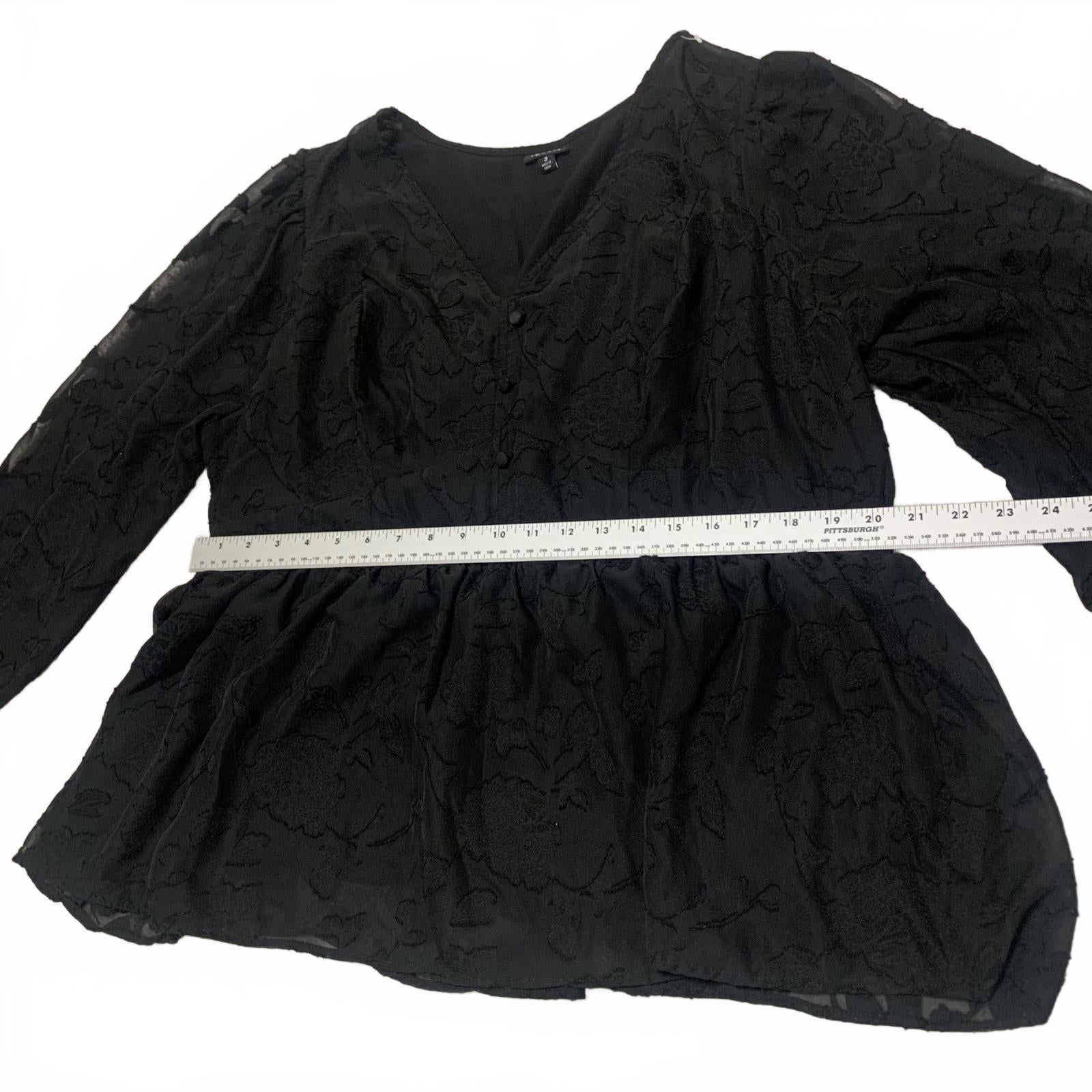 Blusa peplum de manga larga negra Torrid para mujer, talla 3, con estampado floral texturizado